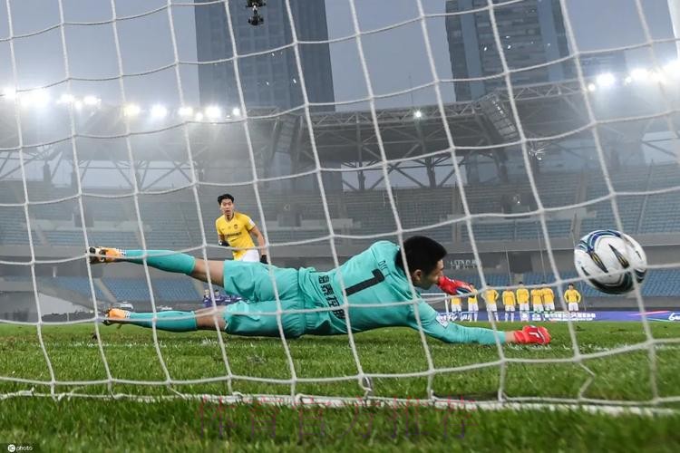 足协杯半决赛第二回合 苏宁点球大战胜泰达冲进决赛 足协杯半决赛第二回合 苏宁点球大战胜泰达冲进决赛